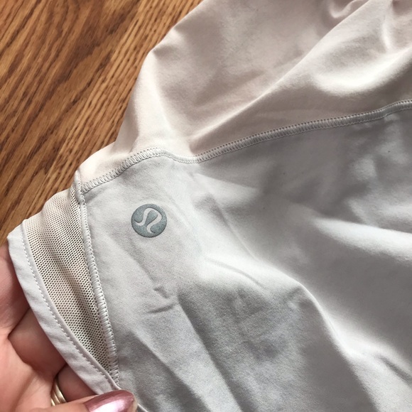 Lululemon Hotty Hot shorts high rise size 4 - Picture 6 of 6